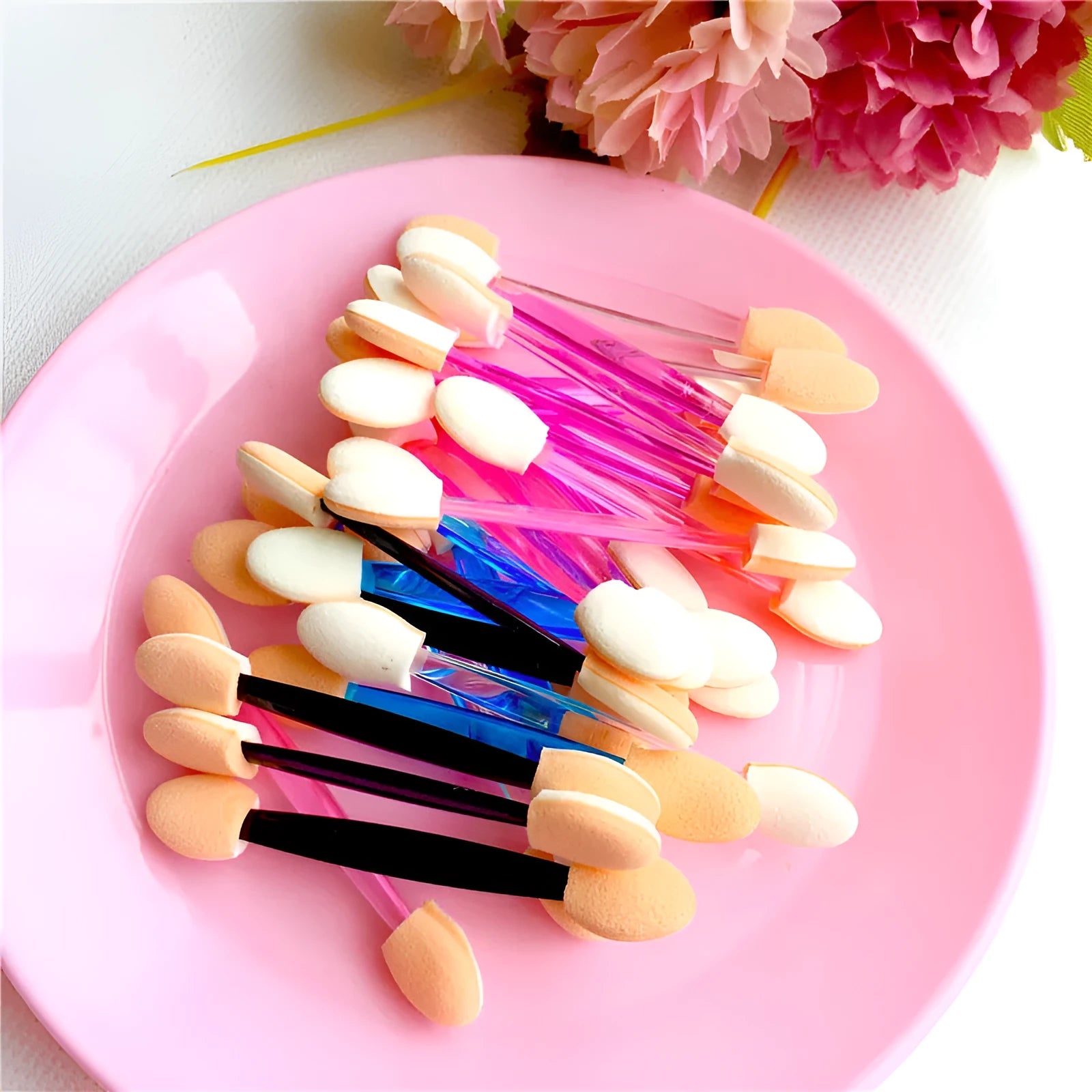 Double-ended sponge makeup brush with plastic handle in black colour for eye shadow application