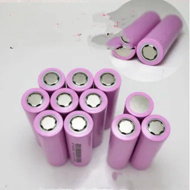 Single grey 18650 format 3.7V 2600mAh lithium-ion rechargeable battery.