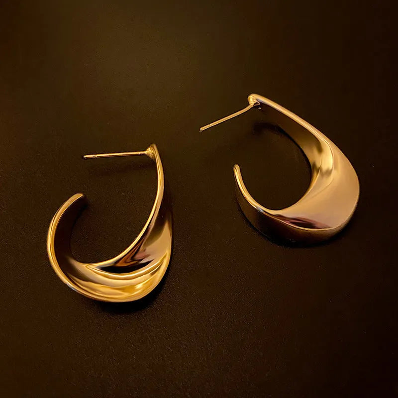 Metal twisted geometric earrings with electroplated gold silver finish and round shape