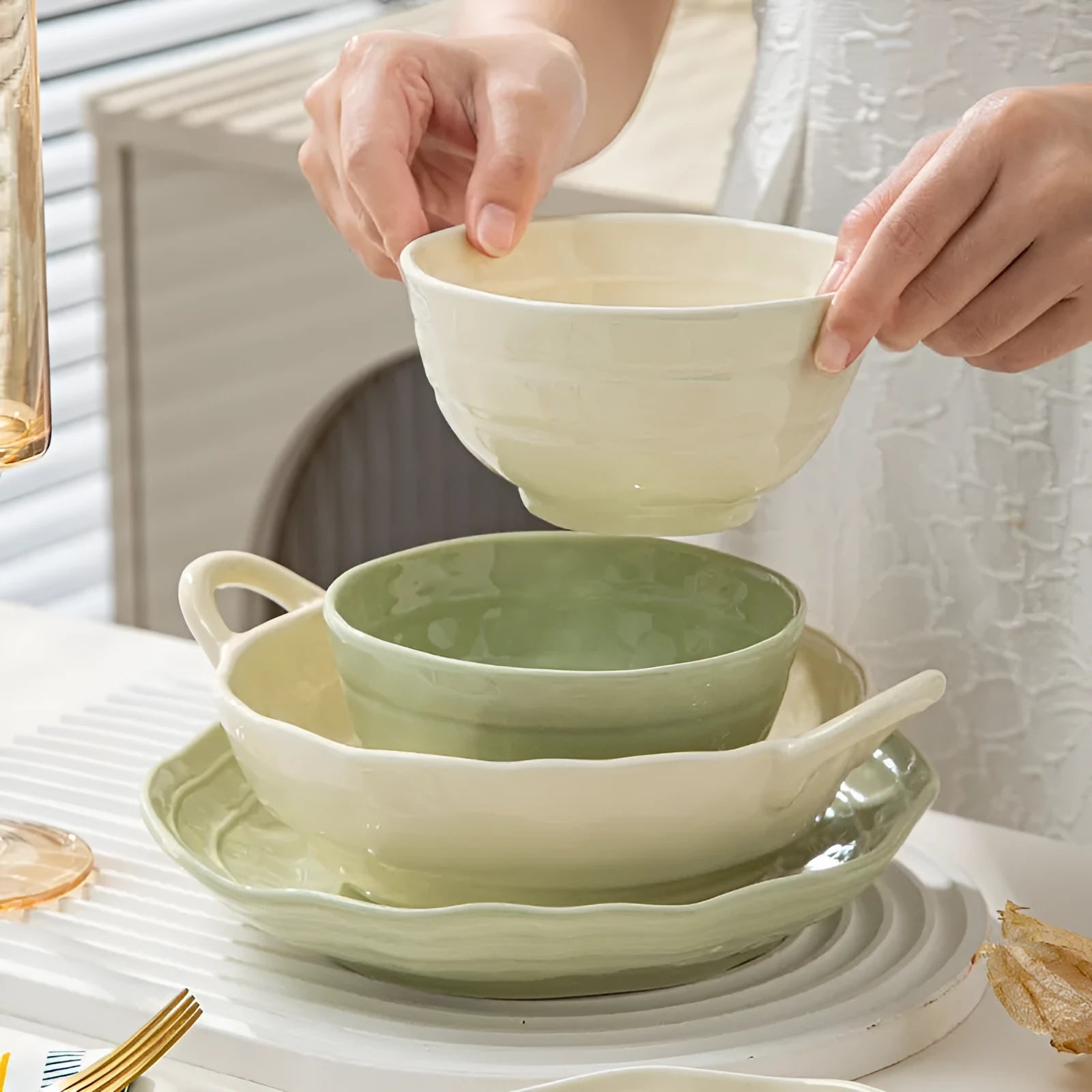 Seven-piece solid colour ceramic tableware set with modern Japanese style design