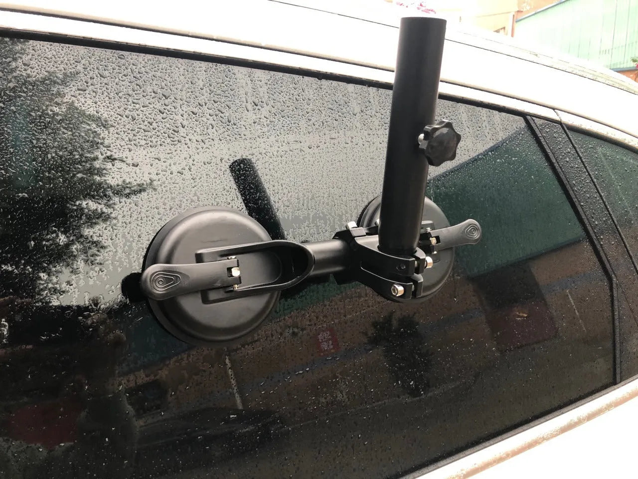 Black off-road car sucker base with rubber suction cup for windscreen flagpole mounting