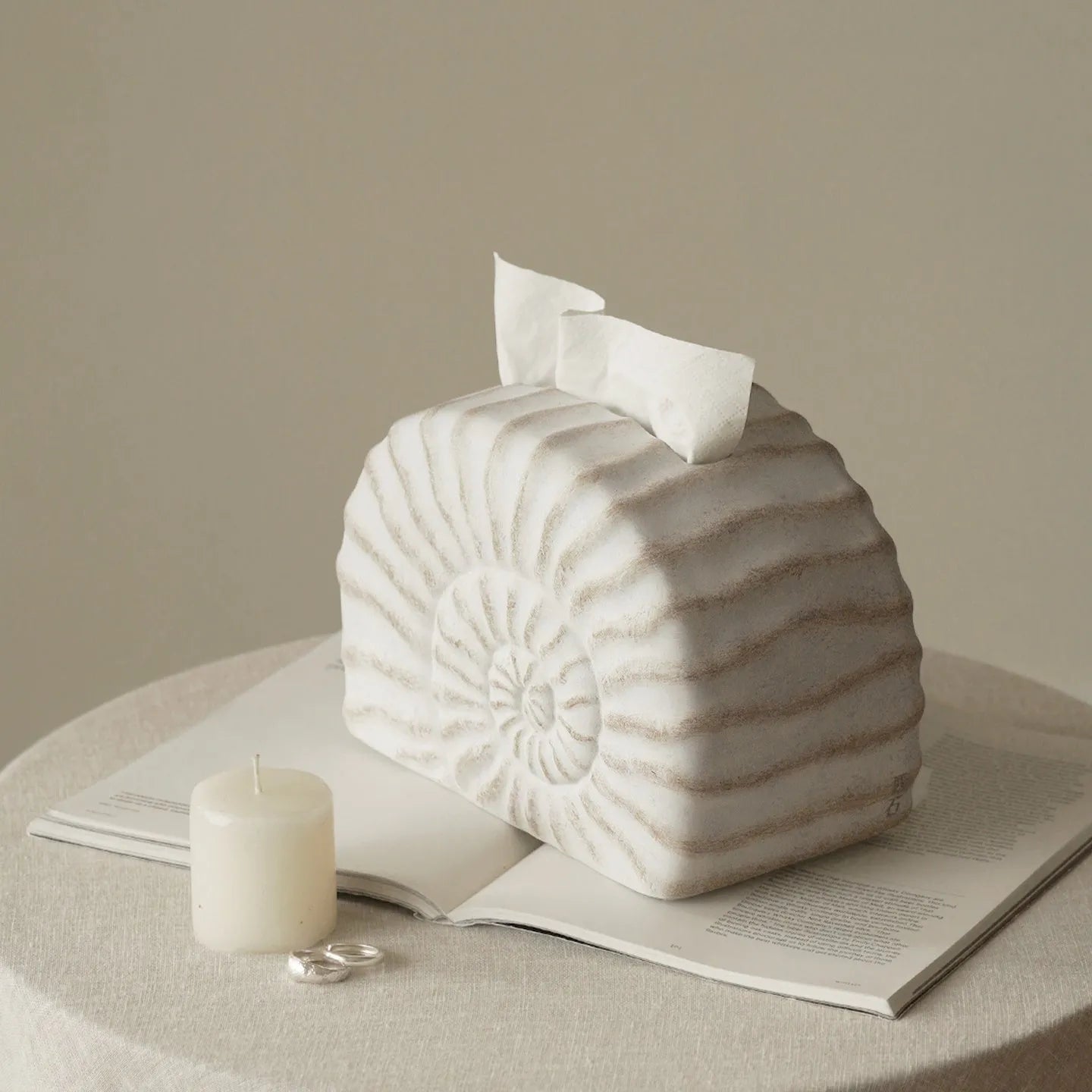 Creative Conch Ramble coloured resin decorative tissue box with modern simplicity design.