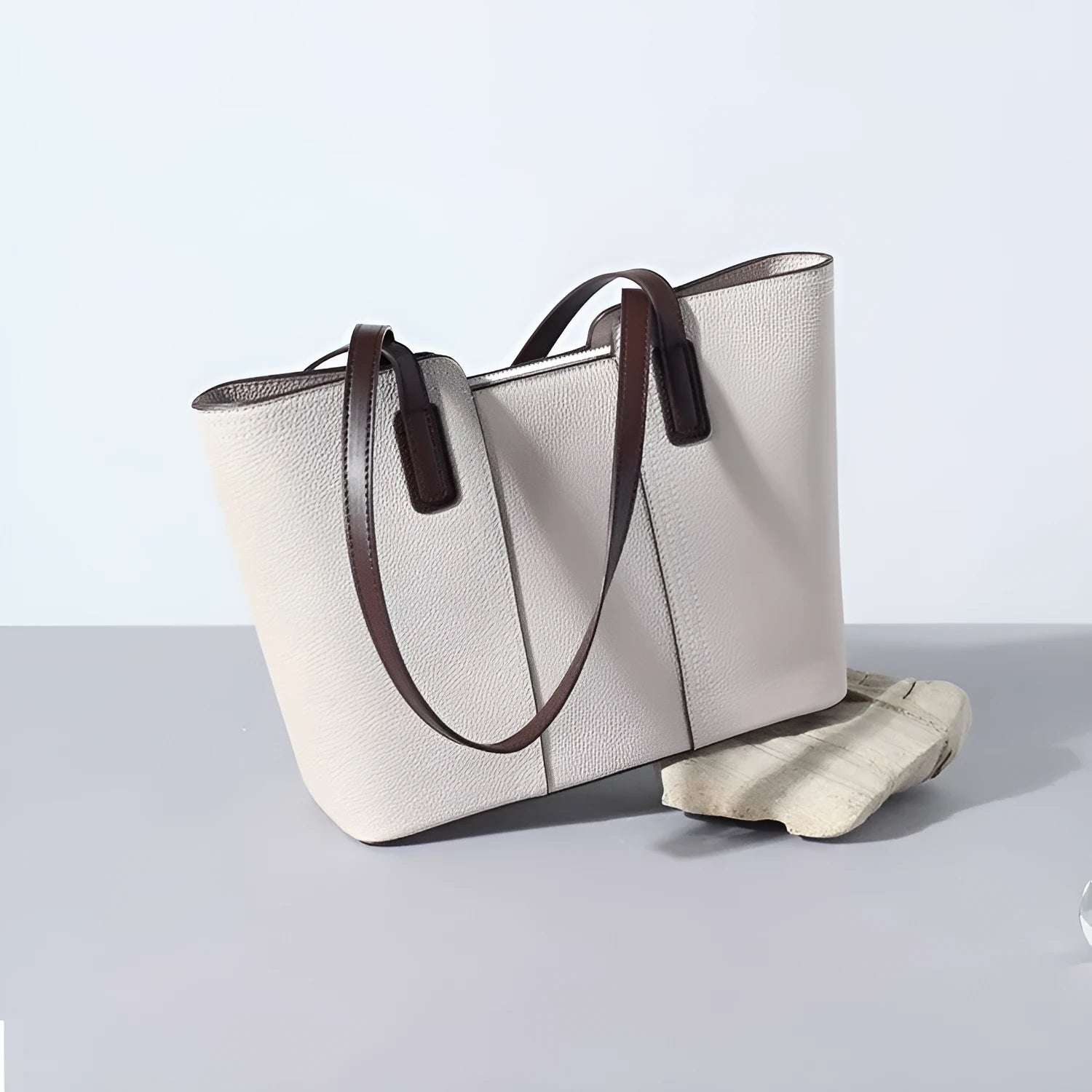 Genuine leather women's shoulder bag in box-type design with sandwich pocket and mobile phone compartment