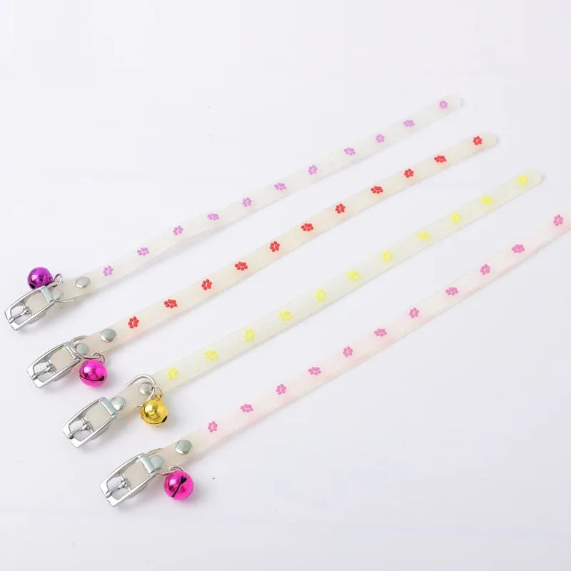 Luminous cat collar with adjustable silicone chain and metal bell in paw print design