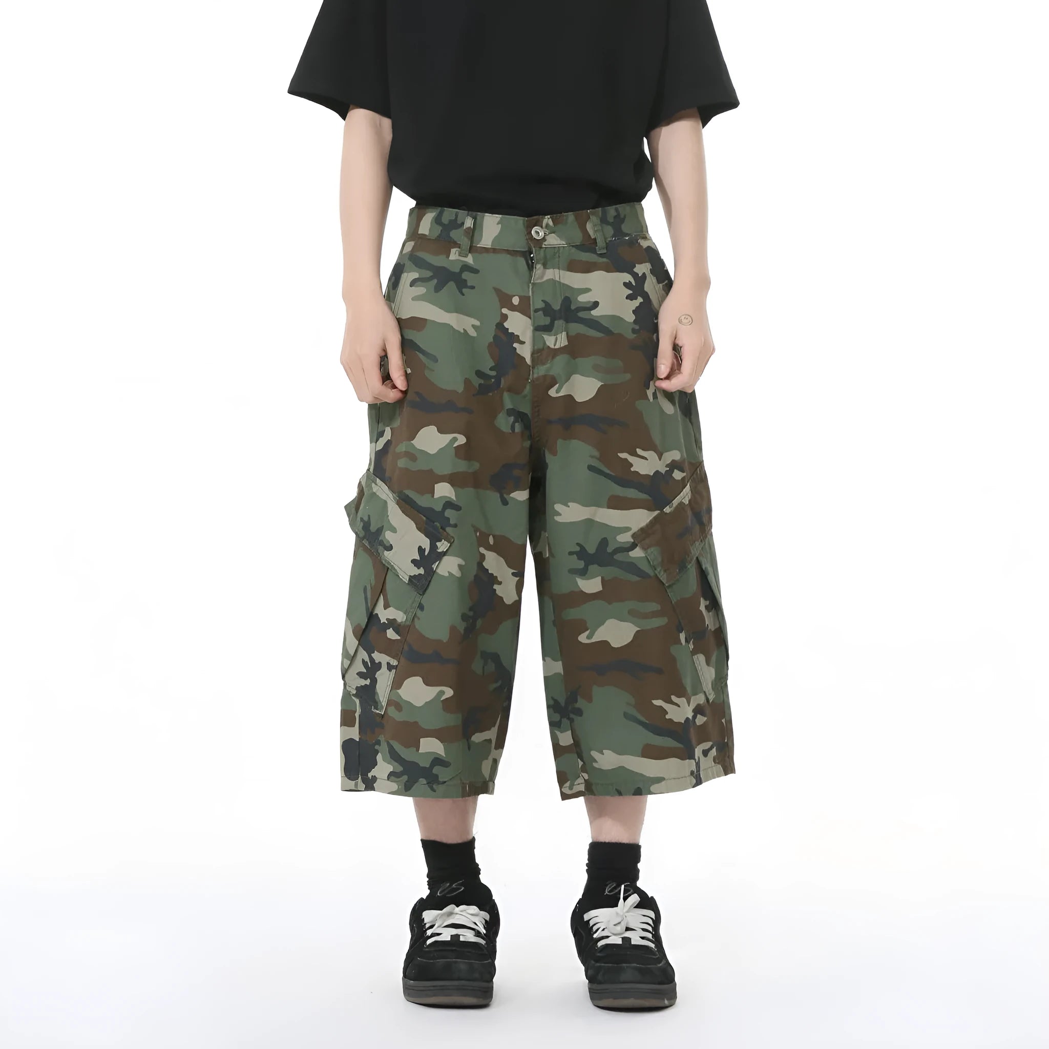 Men's camouflage wide leg cotton jeans with side stitching and large pockets