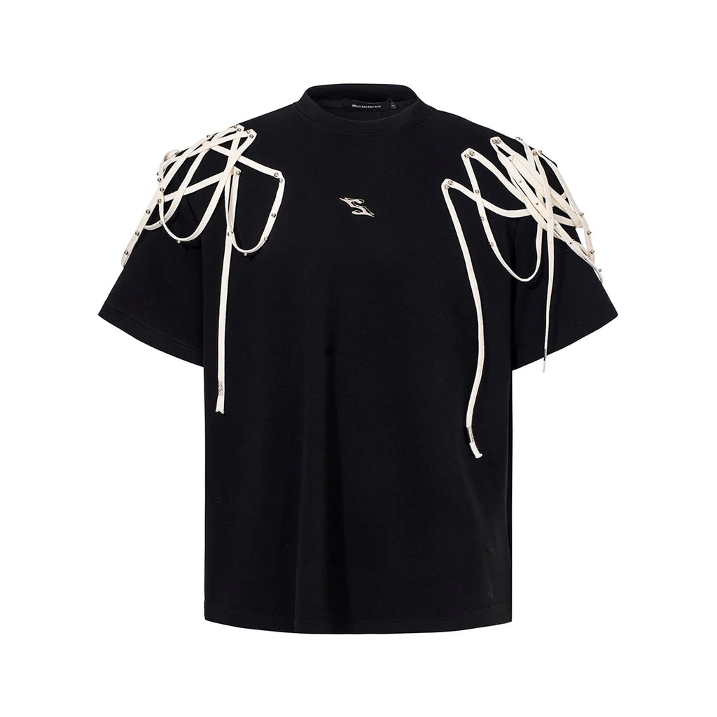 Black short-sleeved T-shirt with rivet ribbon padded shoulders and round neck in loose fit