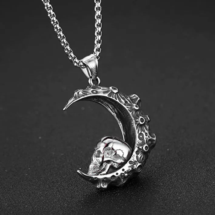 Men's silver skull pendant necklace with alloy chain in sports style design