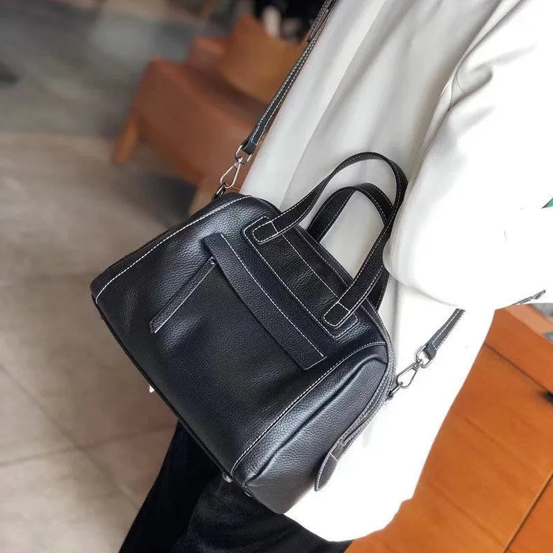 Soft genuine leather shoulder messenger bag with Boston lychee pattern and internal organiser pockets.