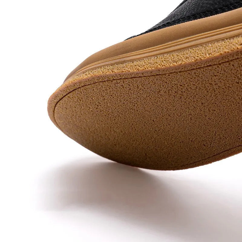 Men's black casual leather shoes with round toe and lace-up closure