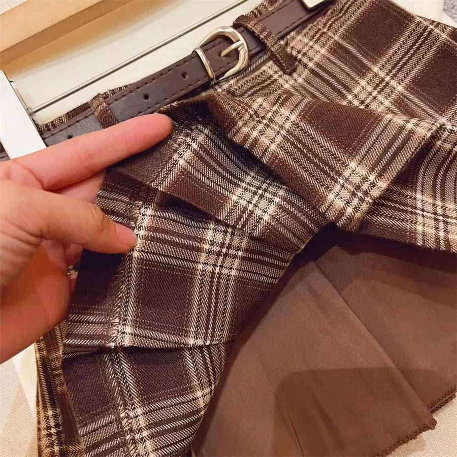 Children's plaid pleated skirt in A-line cut with cotton blend fabric