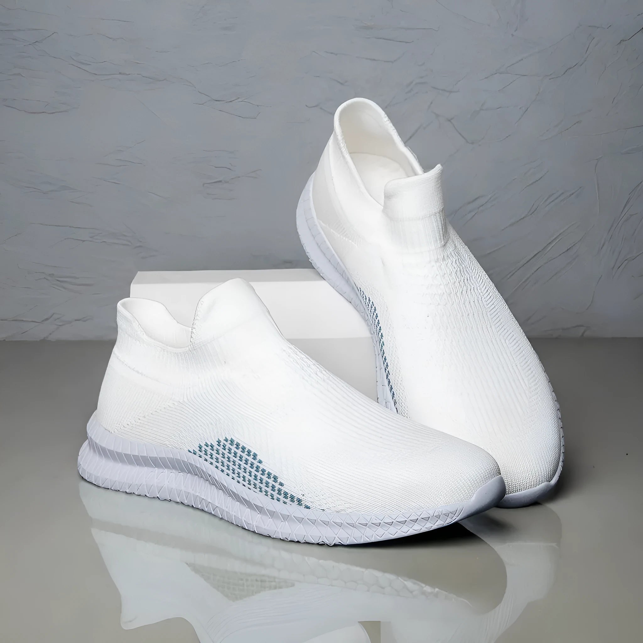 Flyknit fabric casual sneaker in solid colour with low-top and round toe.