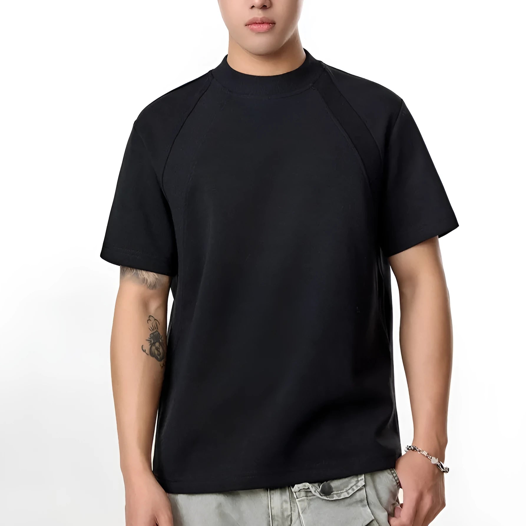 Air layer stitching short sleeve top in loose fit polyester, shown in black colour