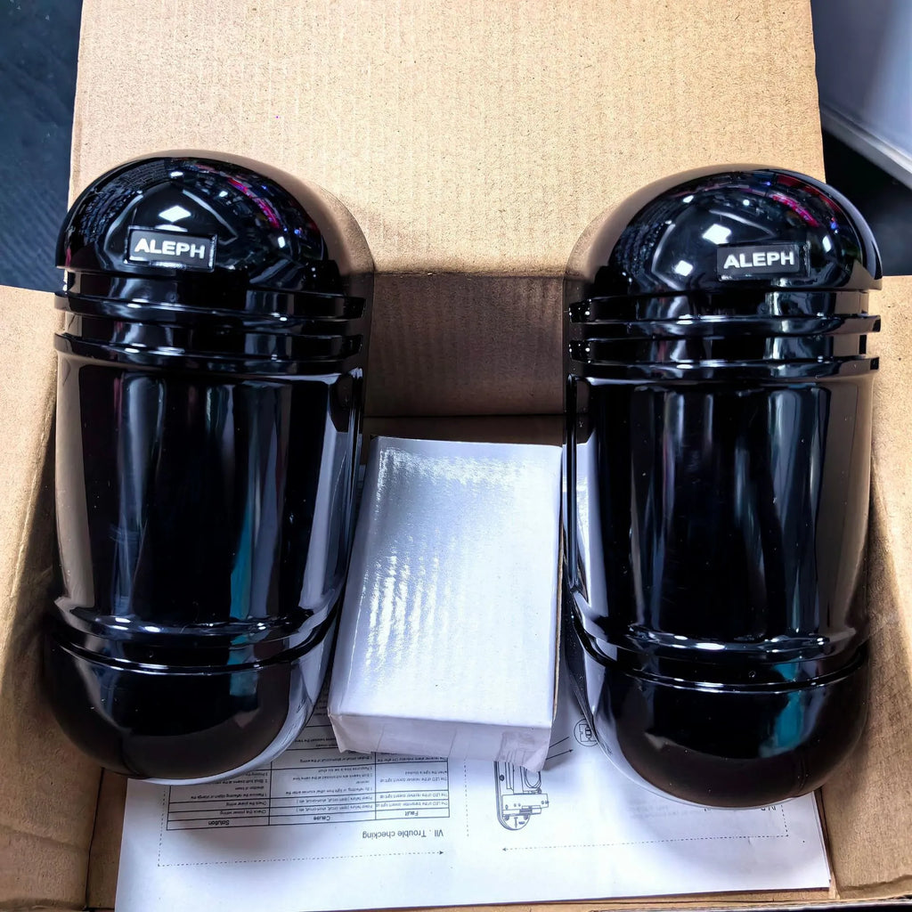 Black infrared security detector with dual beams for 150 metre anti-theft alarm systems