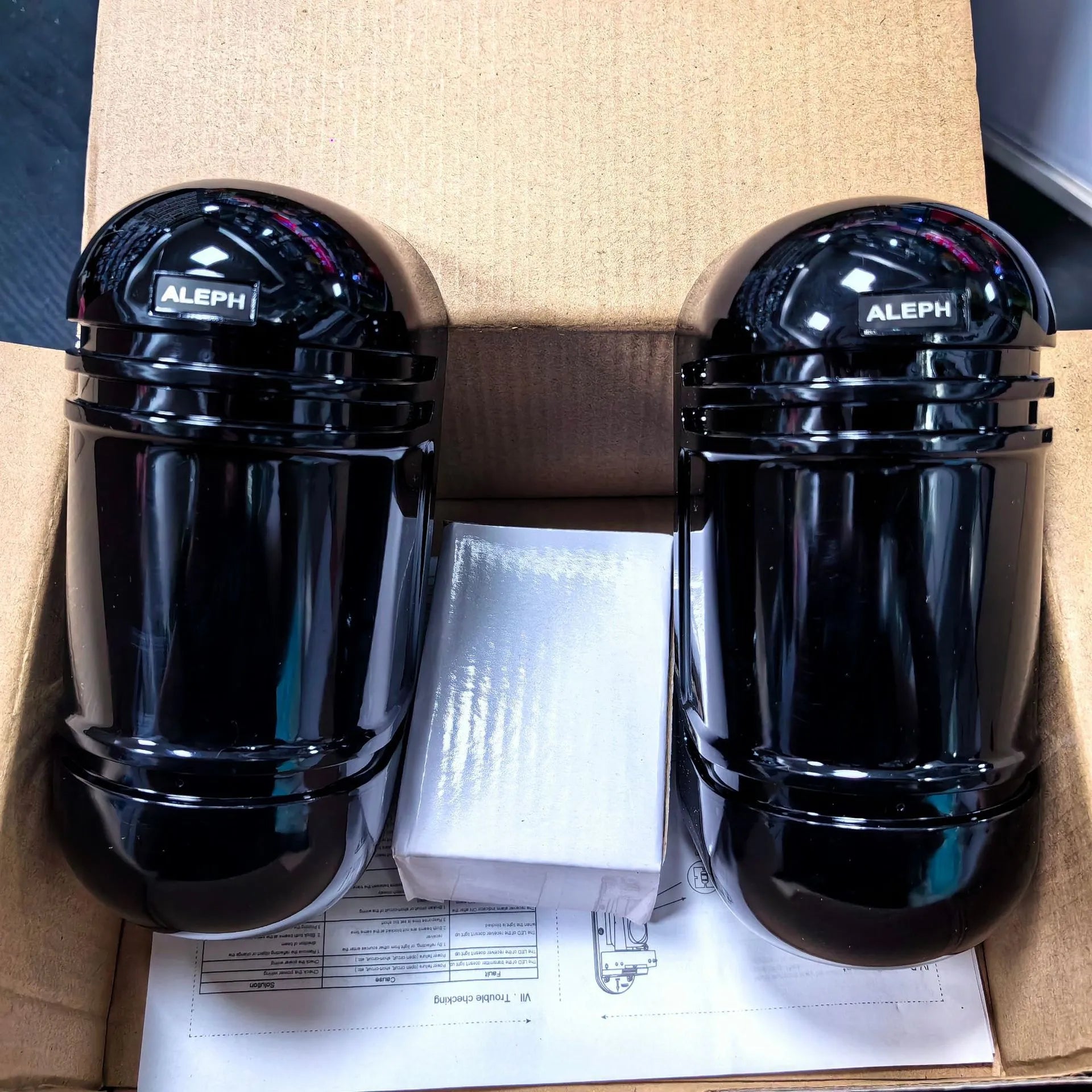 Black infrared security detector with dual beams for 150 metre anti-theft alarm systems