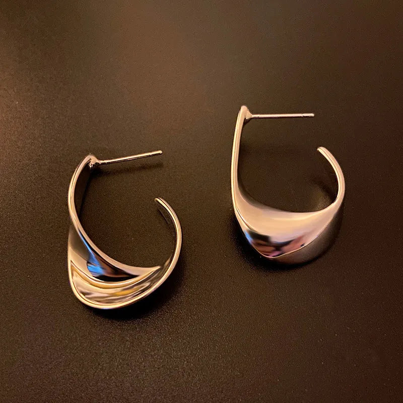 Metal twisted geometric earrings with electroplated gold silver finish and round shape