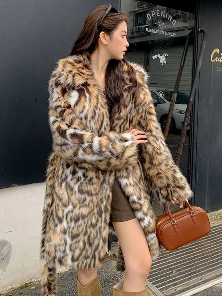 Artificial faux fur fashion coat with fur collar and pockets in 80cm length