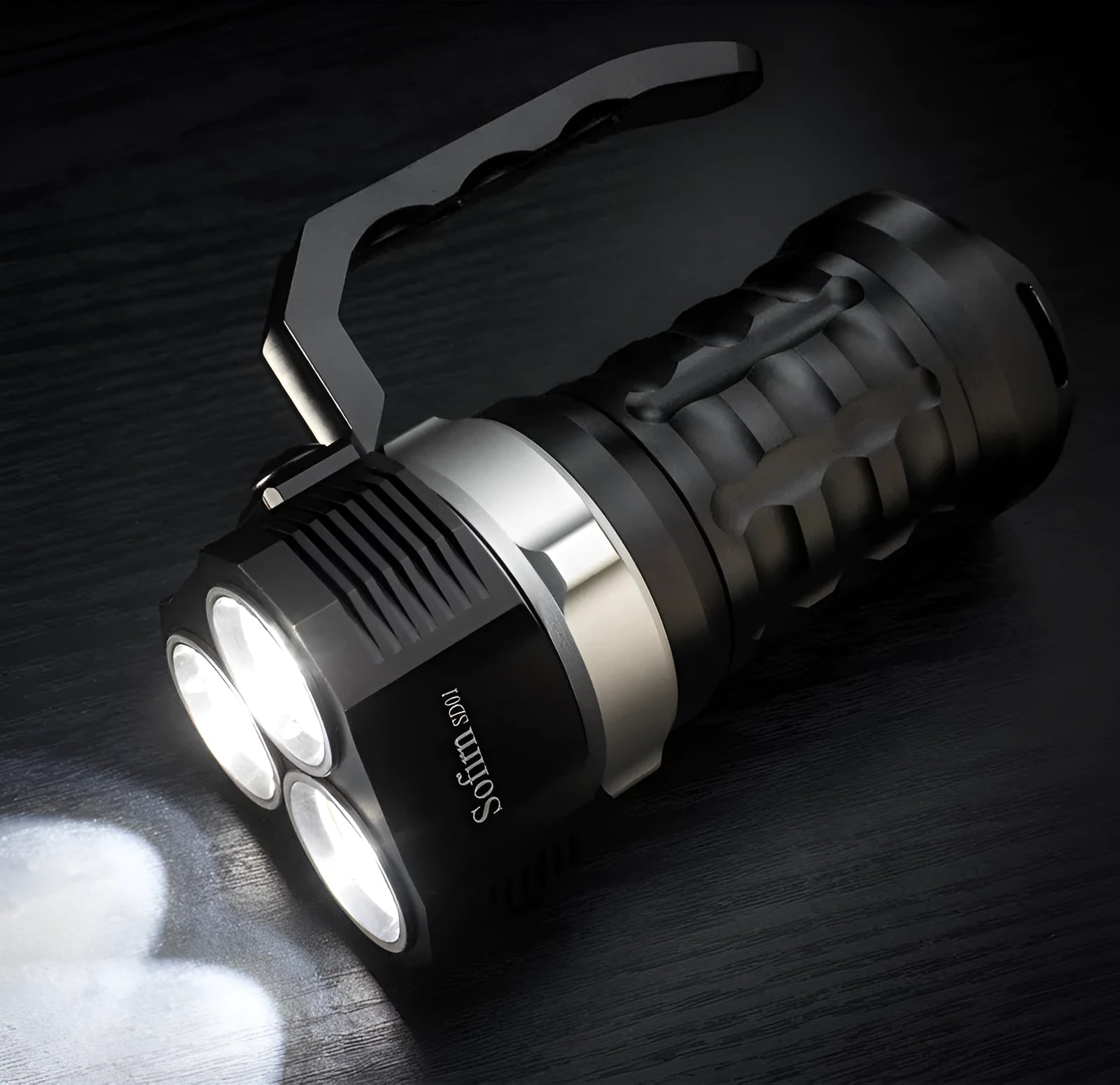 Aluminium alloy diving tube flashlight with over 350 lumens output, 18cm long.
