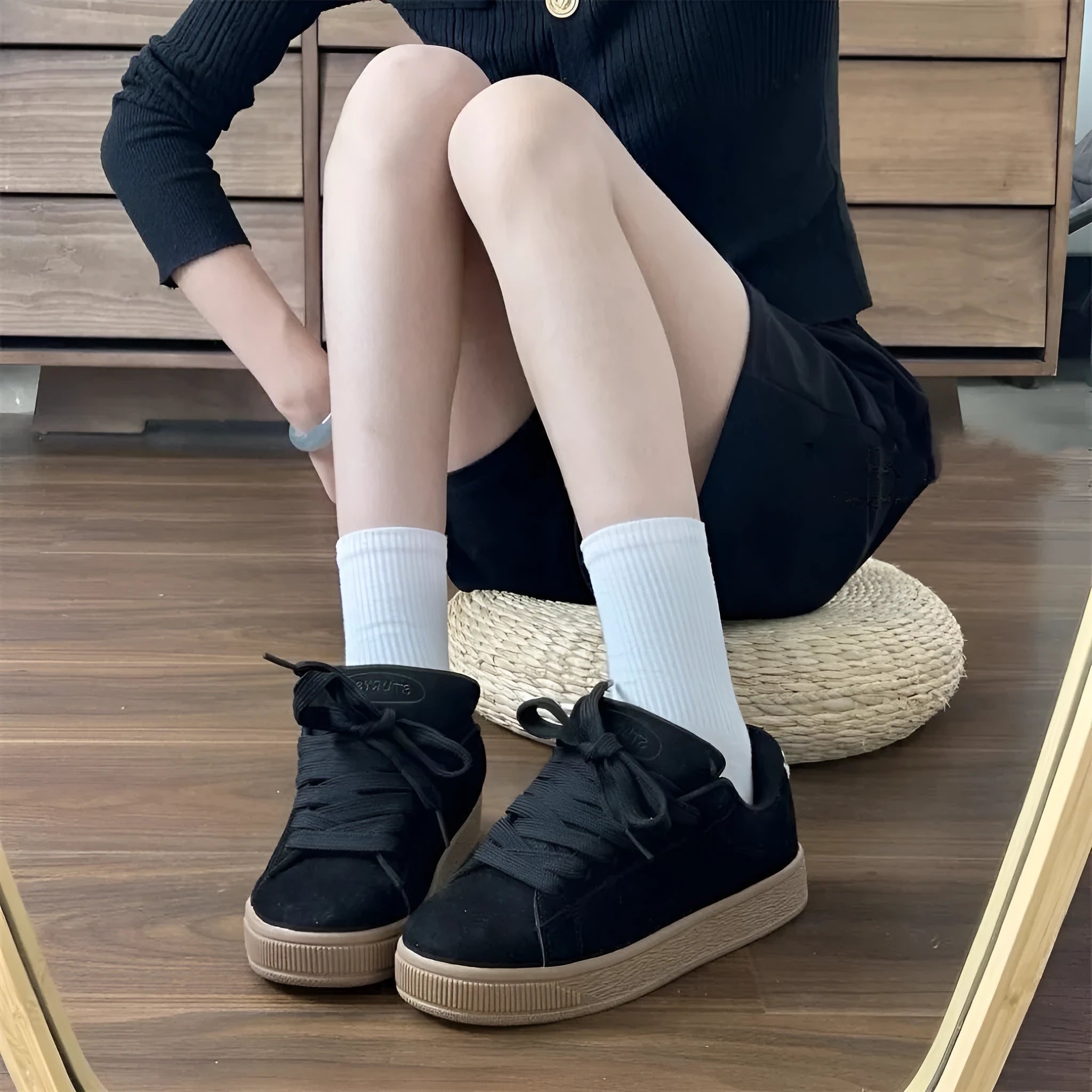 Black retro low-top sneakers with waterproof platform sole and round toe