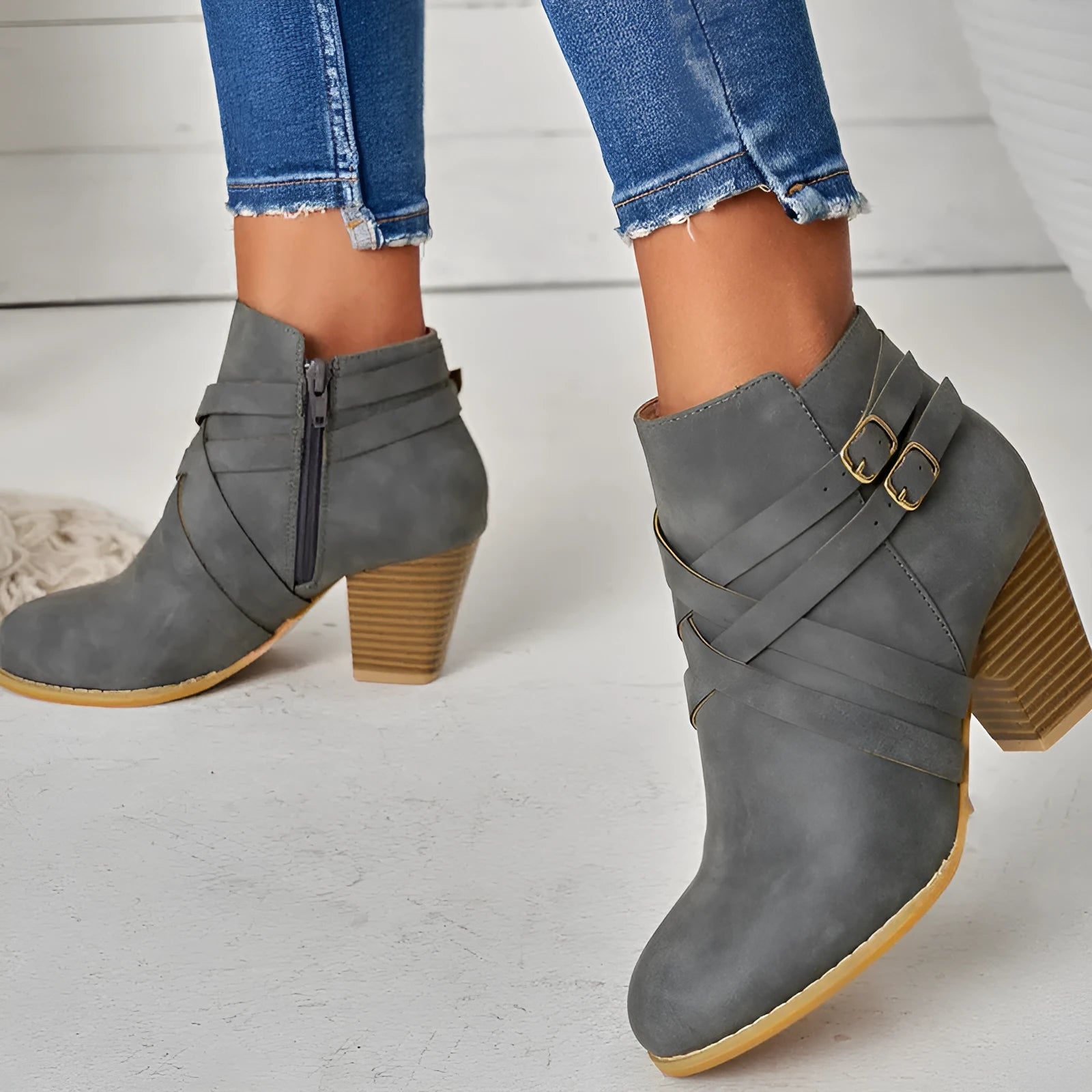 Plus size short boots with 7cm heel and side zipper in solid color