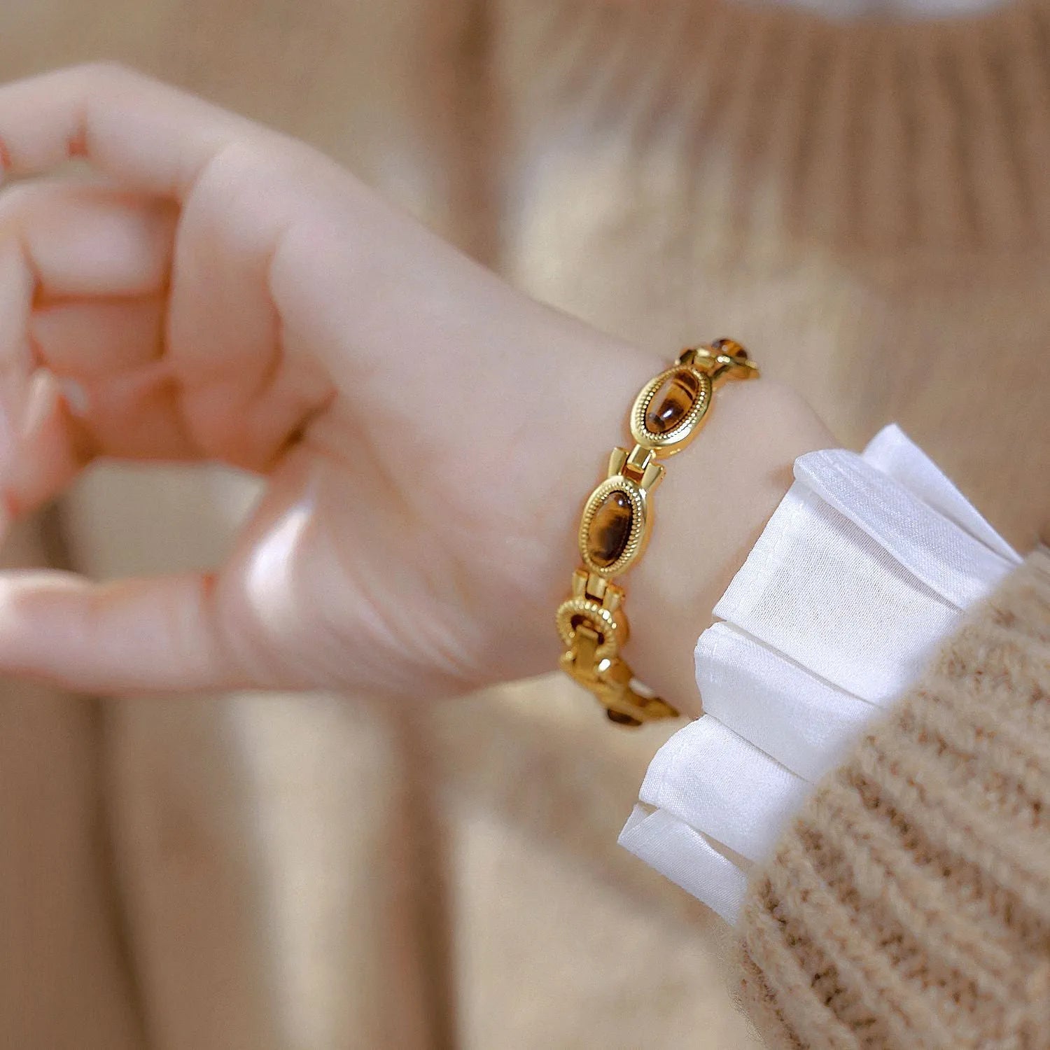 BS Gold Retro Rich Tigereye Chain Watch with 20x24mm dial and 7mm thickness in champagne gold finish