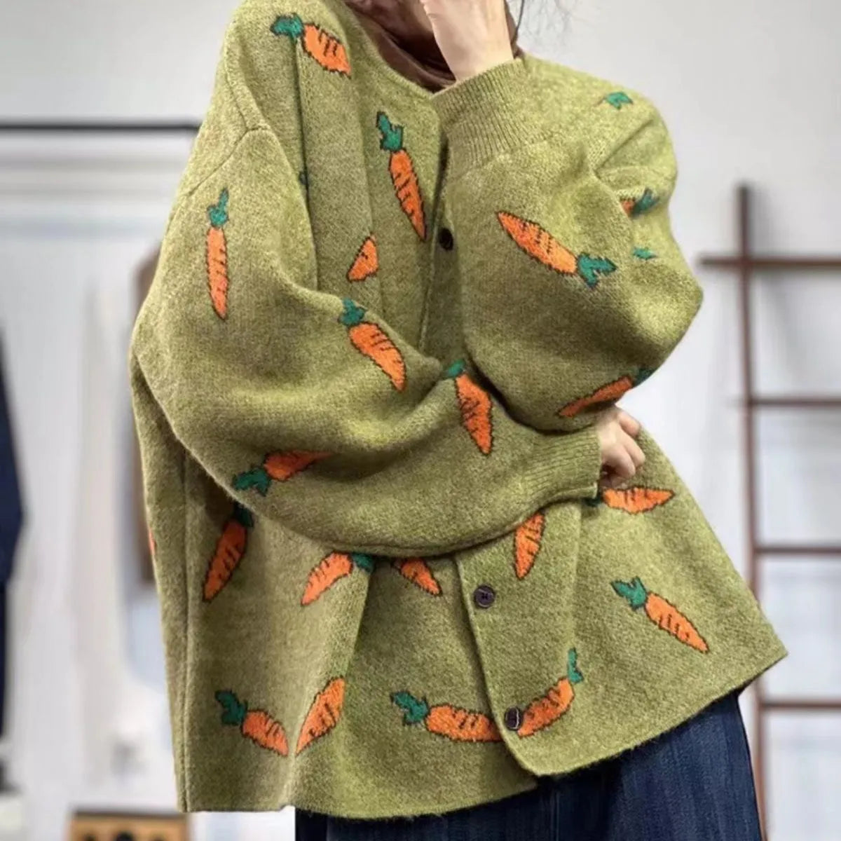 Women's loose fit cardigan with Mori artistic printing in colour contrast design