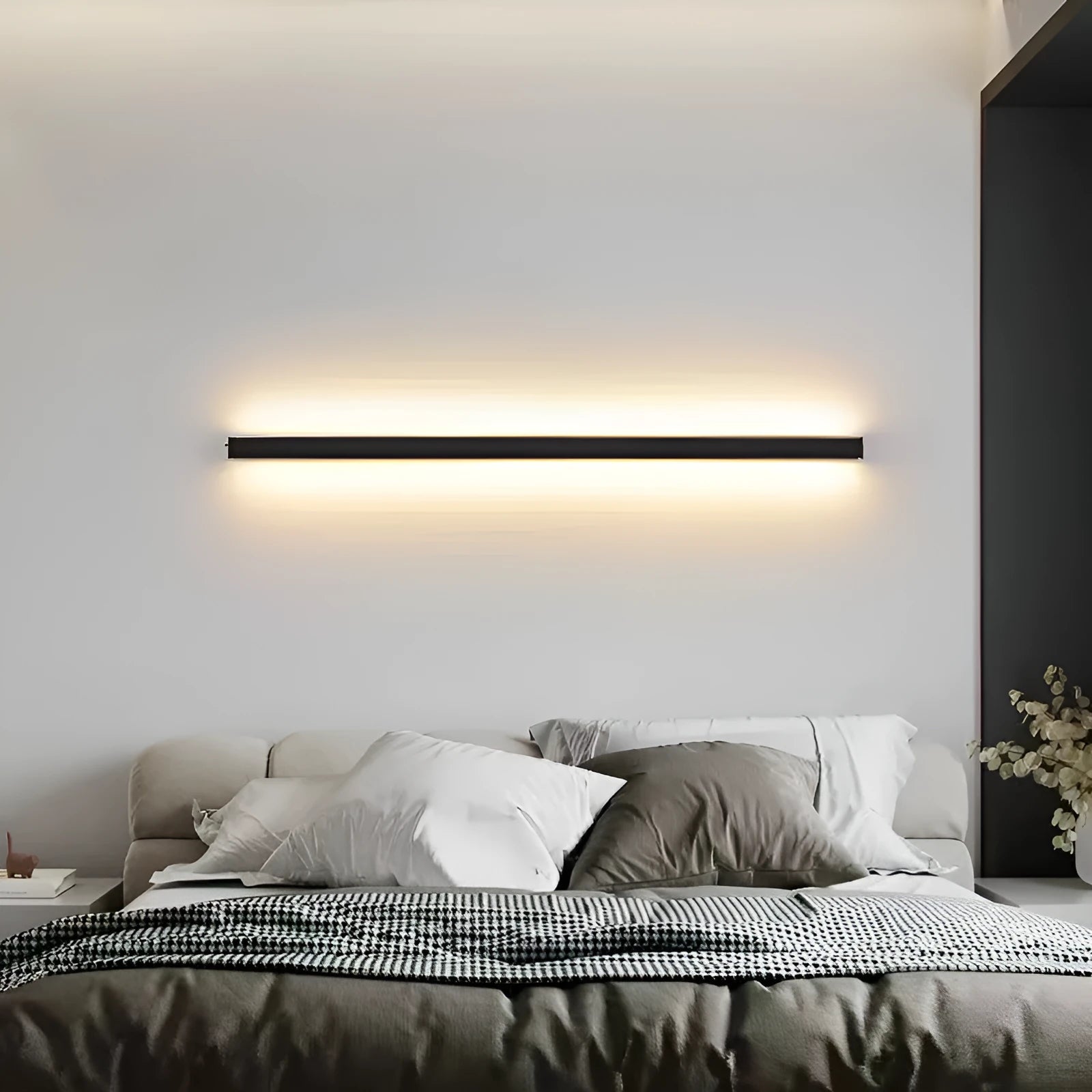 80cm black aluminium LED wall lamp with touch control for three colour temperatures