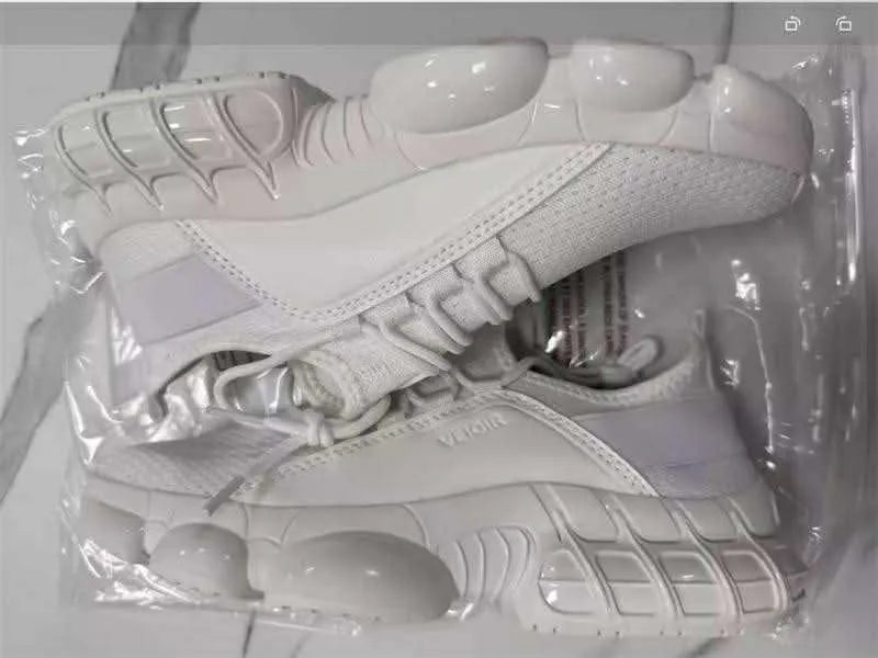 Student running sneakers with TPU upper and mesh lining, front lace-up, flat heel, round toe