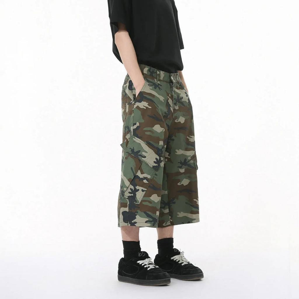 Men's camouflage wide leg cotton jeans with side stitching and large pockets