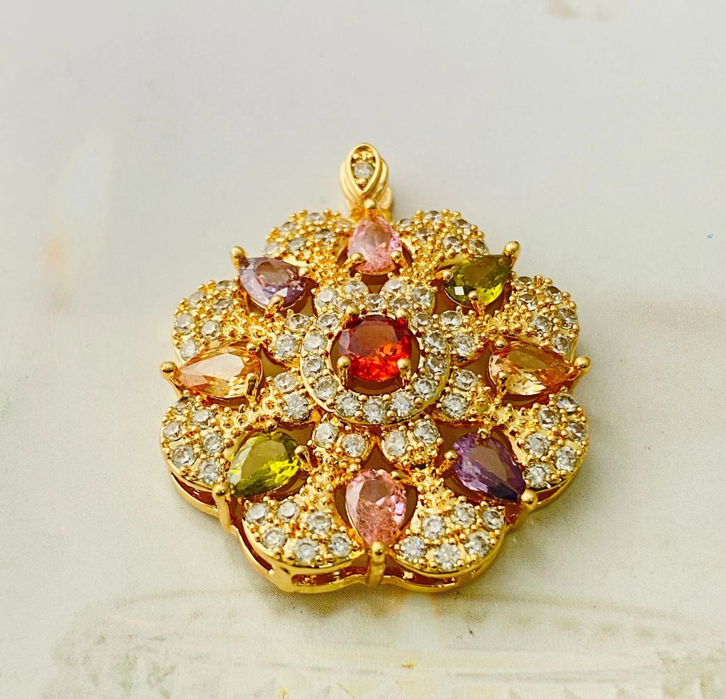 Women's zircon floral pendant necklace with electroplated finish in gold, champagne gold or platinum colour