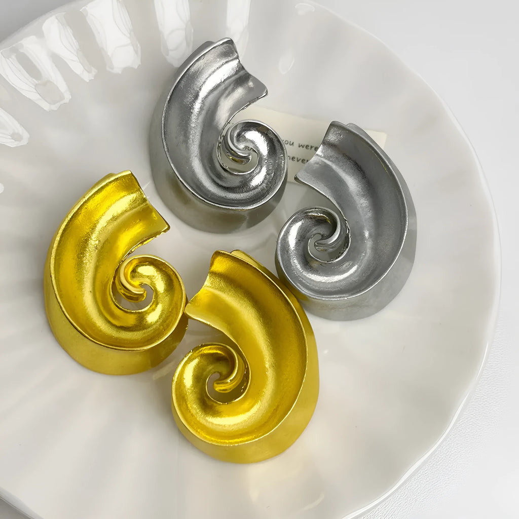 Geometric retro ear studs for women in gold or silver finish, measuring 5 cm with alloy construction