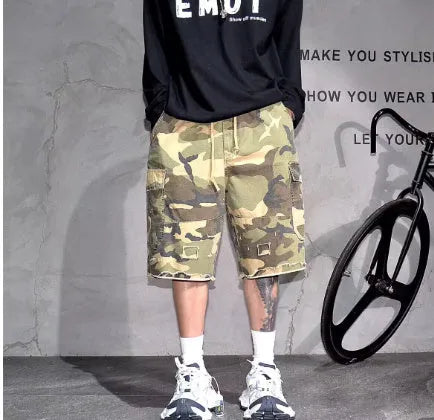 American retro workwear camouflage shorts in loose fit with cotton fabric