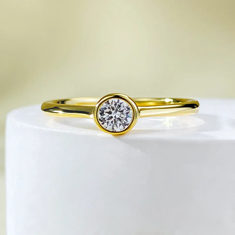 Minimalist silver crown ring with linear details in electroplated gold or platinum colour.