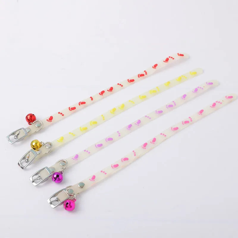 Luminous cat collar with adjustable silicone chain and metal bell in paw print design
