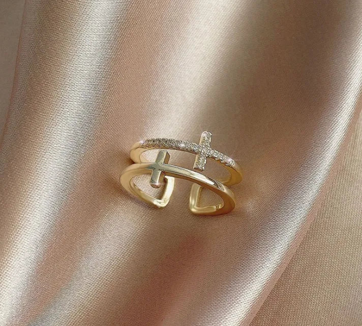 Geometric adjustable copper ring for women with inlaid zircon stones in gold colour.