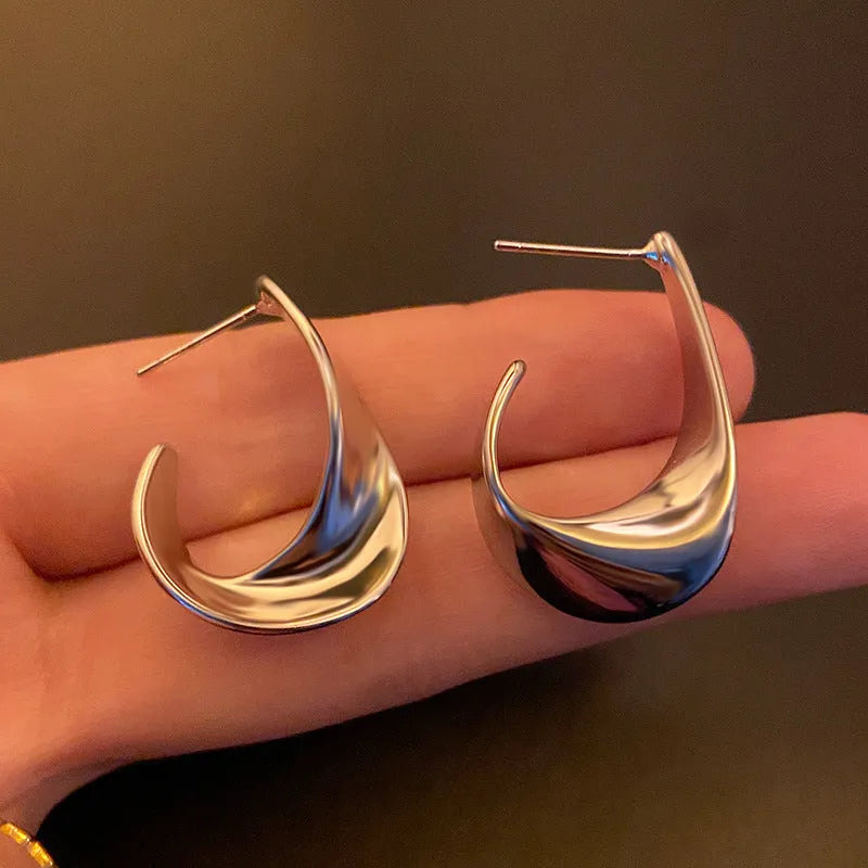 Metal twisted geometric earrings with electroplated gold silver finish and round shape