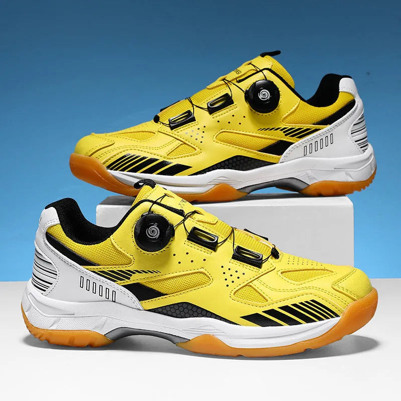 Casual unisex sneakers with round toe and flat heel in multiple colour options