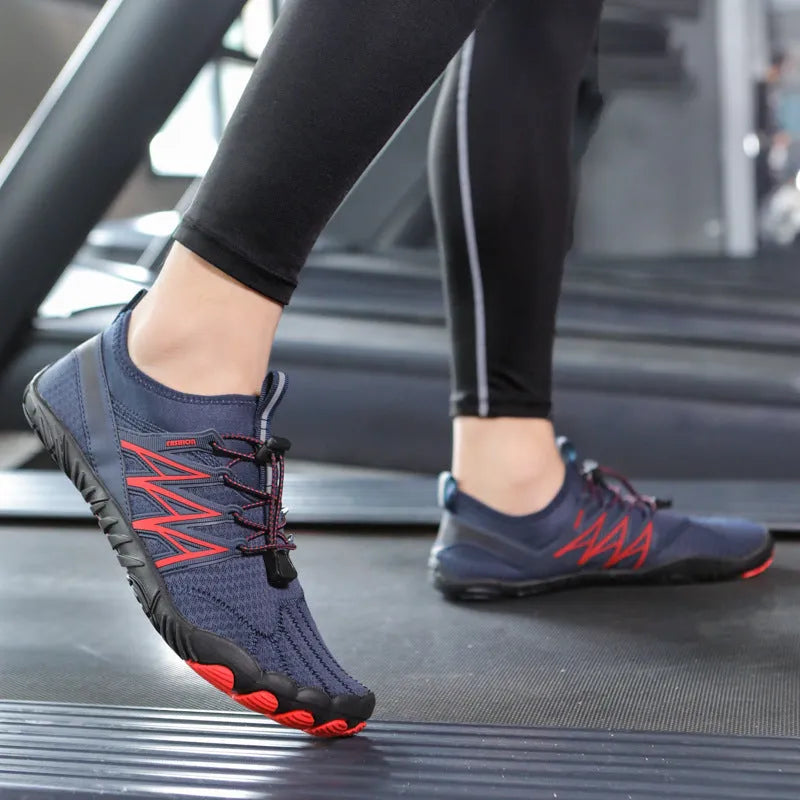 Indoor fitness training sneakers with striped pattern and non-slip rubber soles