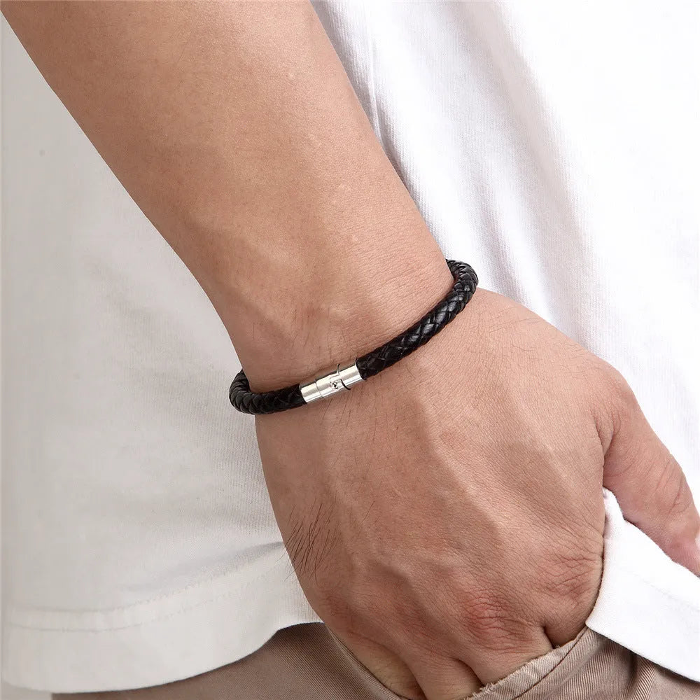Titanium steel geometric bracelet with magnetic clasp in unisex boyfriend style