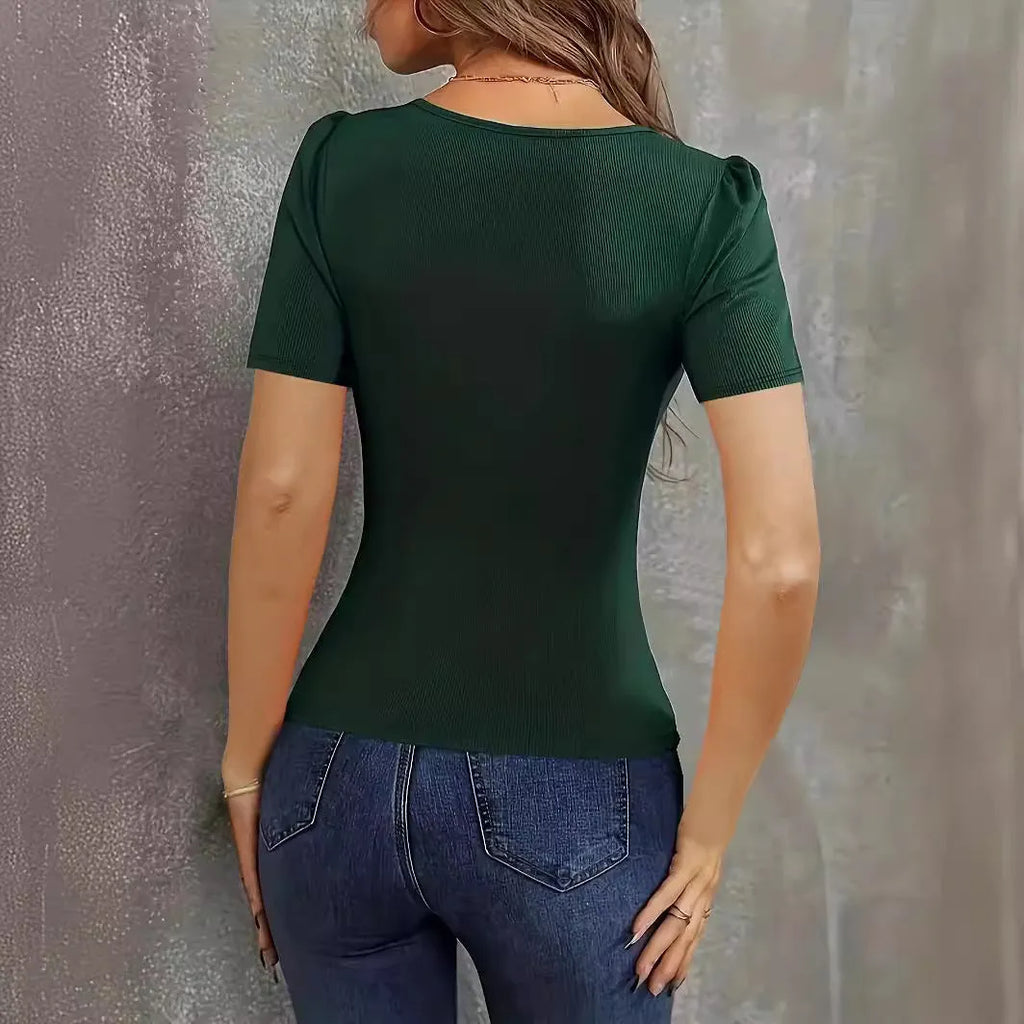 Women's knitted short sleeve top in slim fit with low neckline design