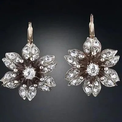 Retro fashion earrings for women with electroplated silver finish and creative design