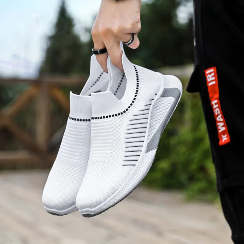 Men's low-top striped sneakers with flyknit mesh upper and slip-on lace design
