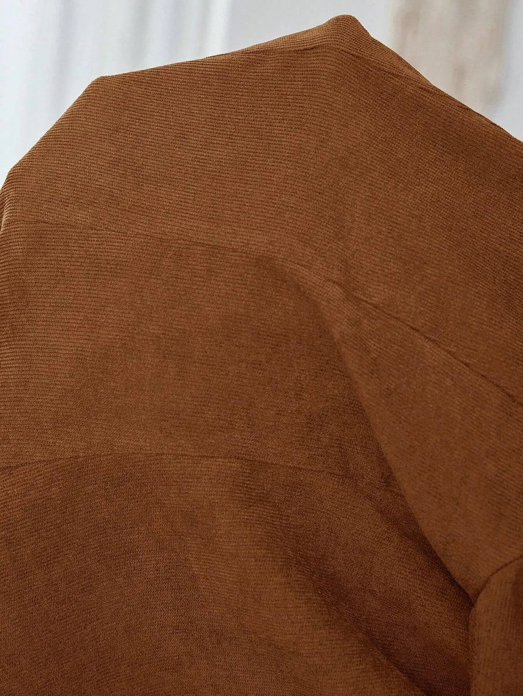 Brown single-breasted leisure coat with lapel collar and long sleeves