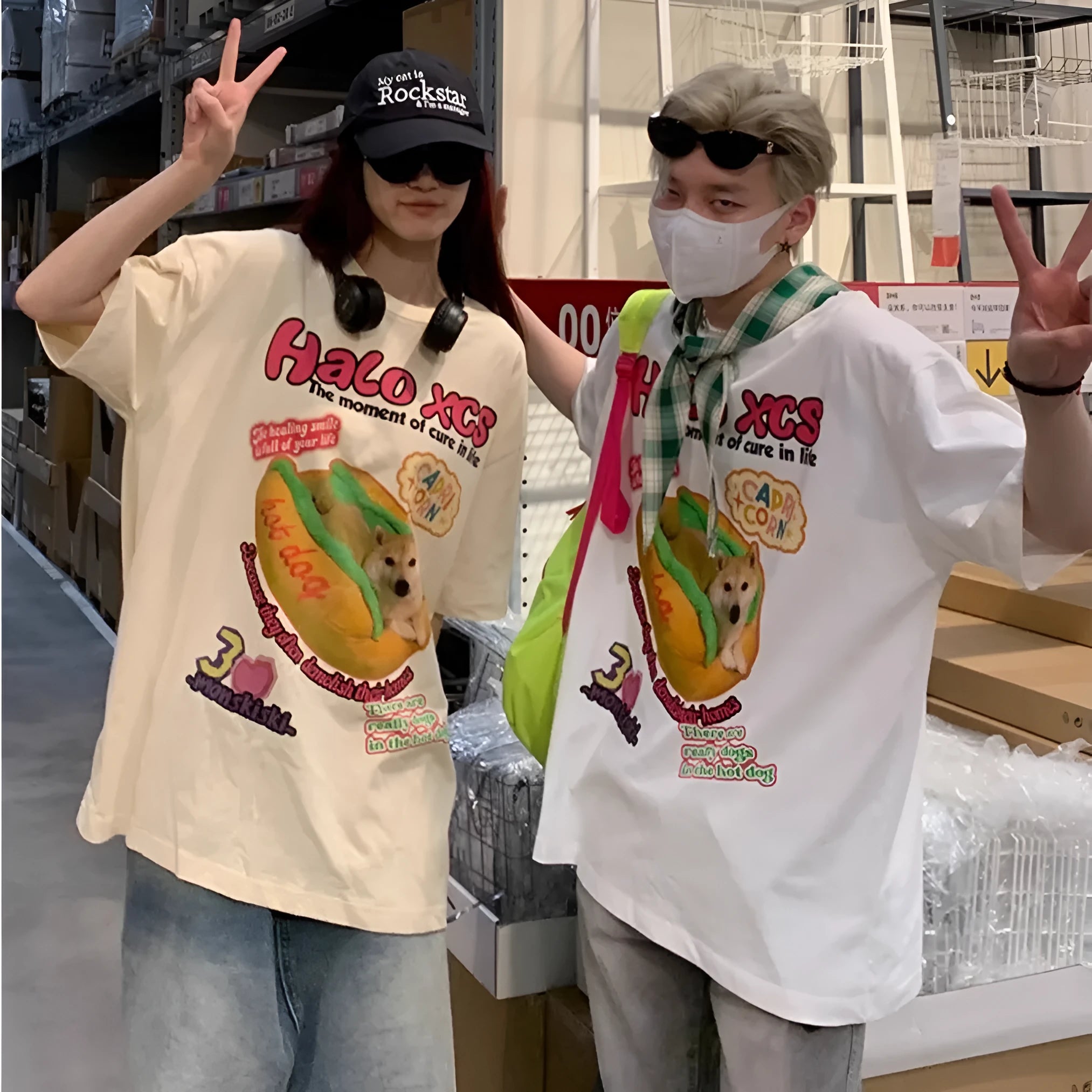 Cotton cartoon hamburger dog printed T-shirt in loose fit with round neck collar