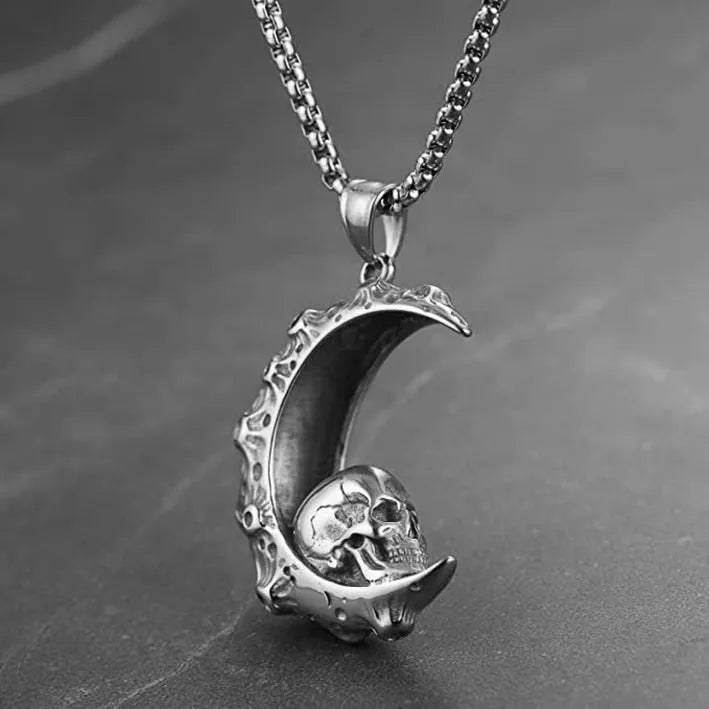 Men's silver skull pendant necklace with alloy chain in sports style design