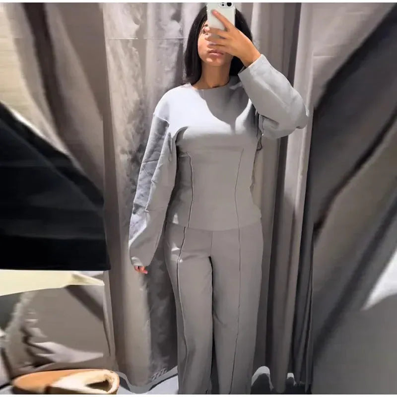 Women's fleece lounge suit set with O-neck pleated top and wide-leg trousers in matching colours
