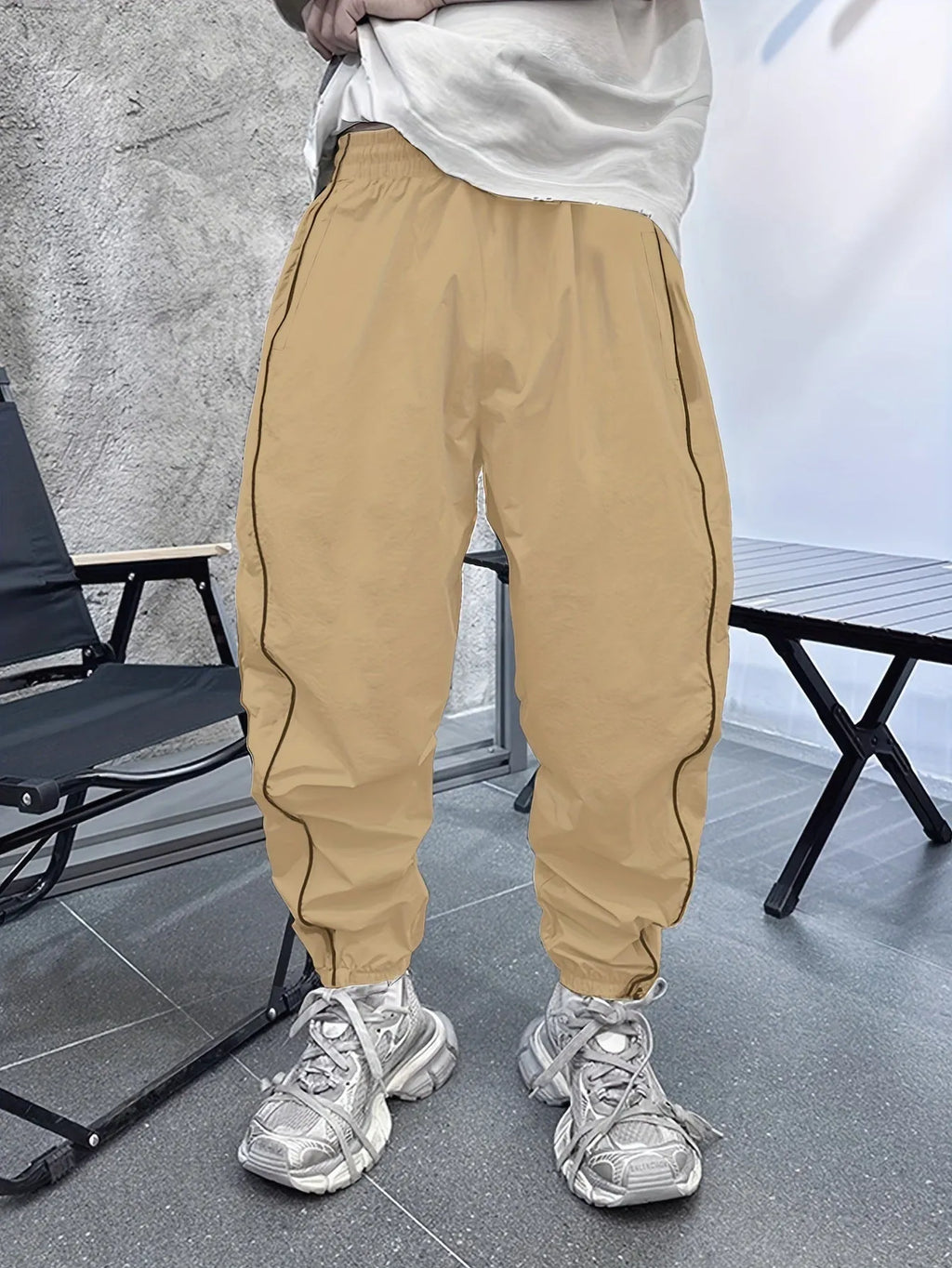 Men's blue bamboo fibre sports trousers with cropped length and elastic waistband
