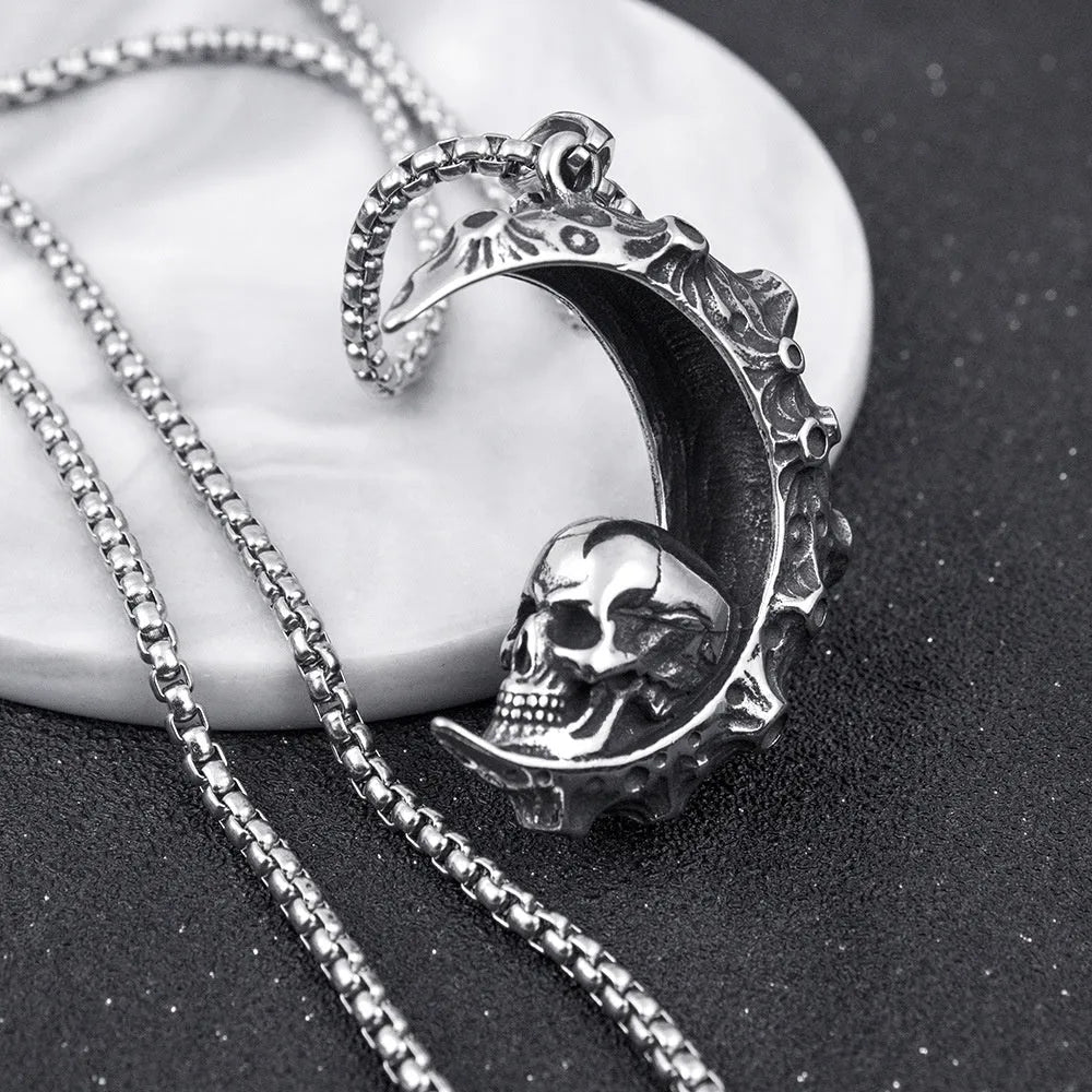 Men's silver skull pendant necklace with alloy chain in sports style design