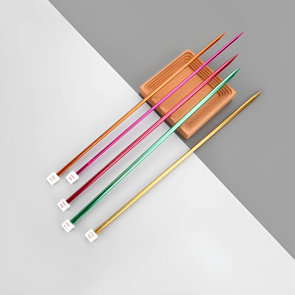 Set of 14 different sized crochet hooks with protective caps for knitting and yarn crafts