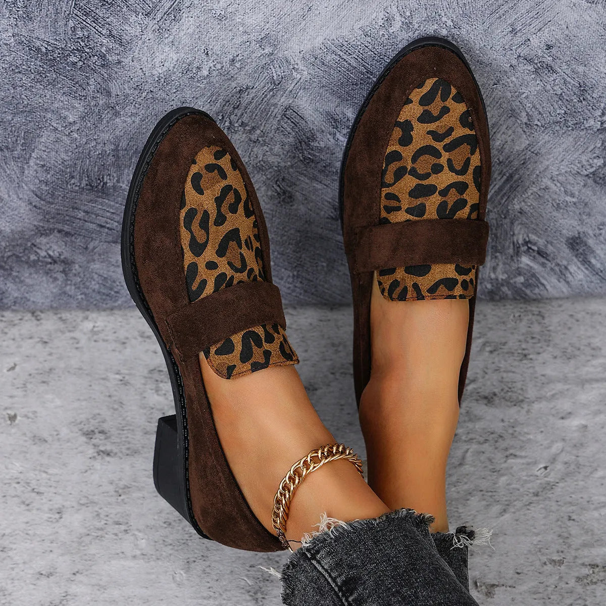 Women's leopard print suede slip-on shoe with chunky heel and pointed toe in pink colour