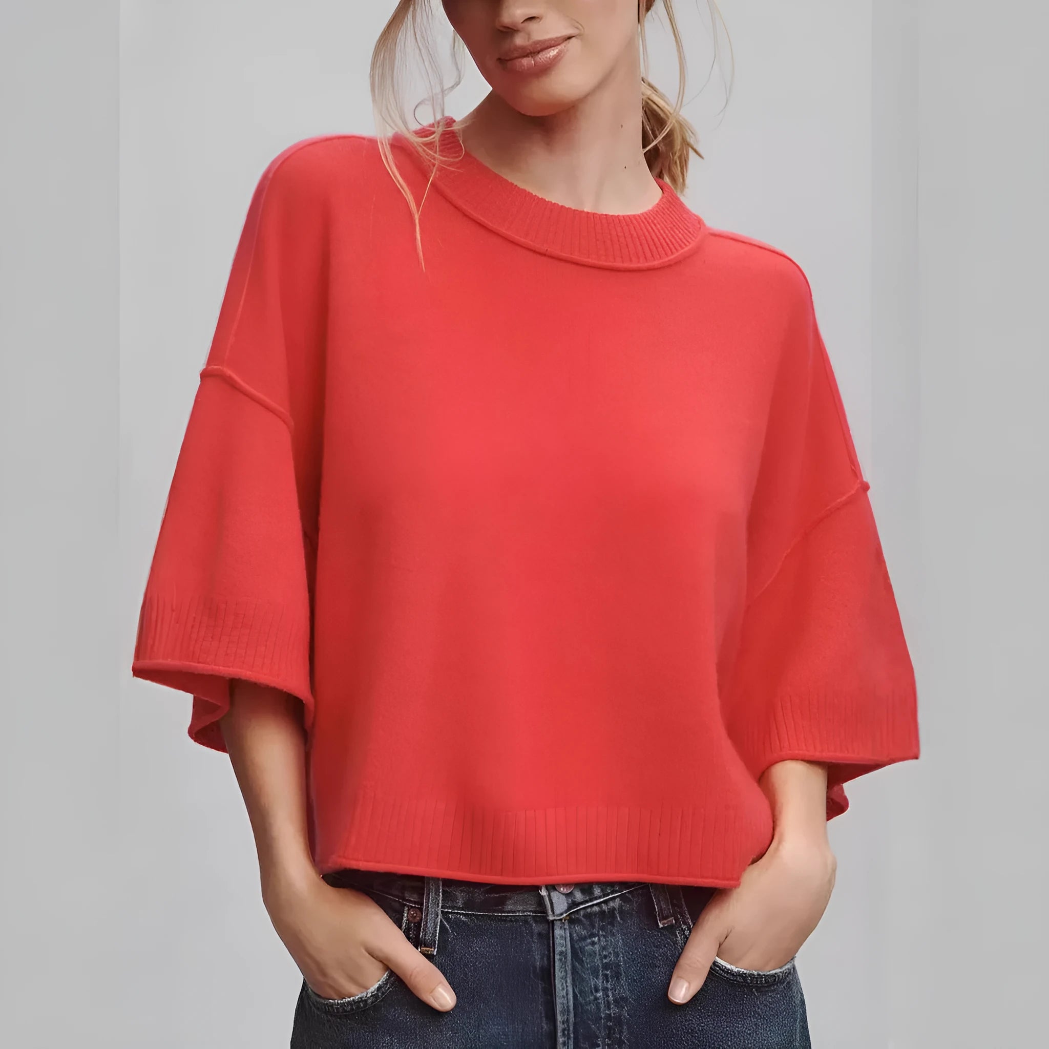 Red or white women's short viscose fibre T-shirt with an exposed navel design.